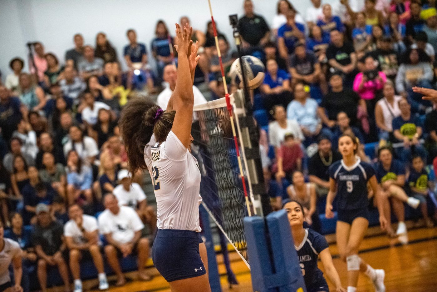 Girls Volleyball Team Falls to Kamehameha Punahou School